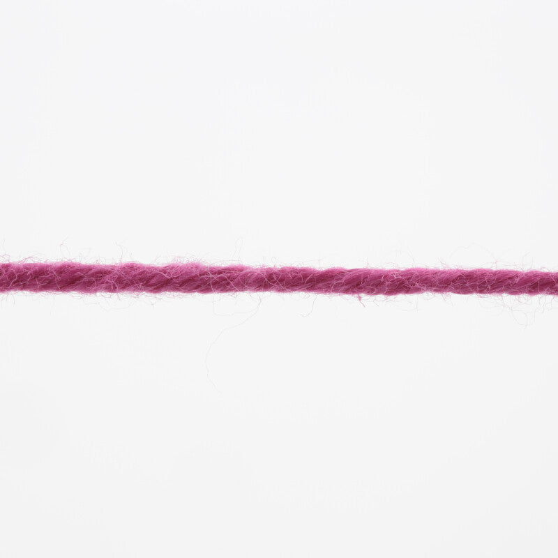 Lang Yarns Oceania – 50g / 140m – Fuchsia (0064) – yarn texture