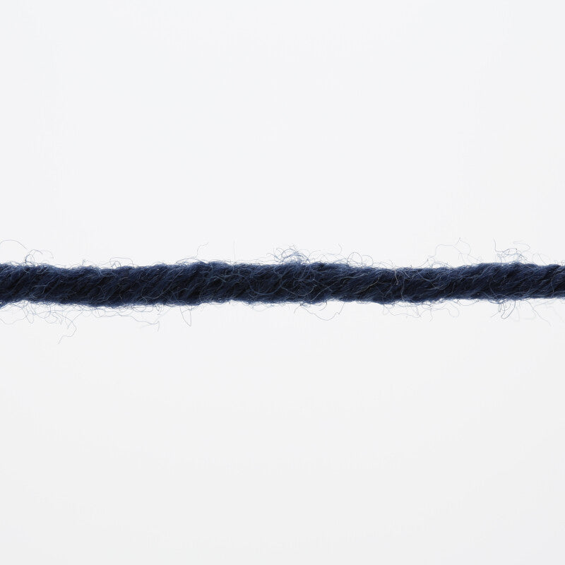 Lang Yarns Merino+ – 50g / 90m – Blue Marine (0035) – yarn texture