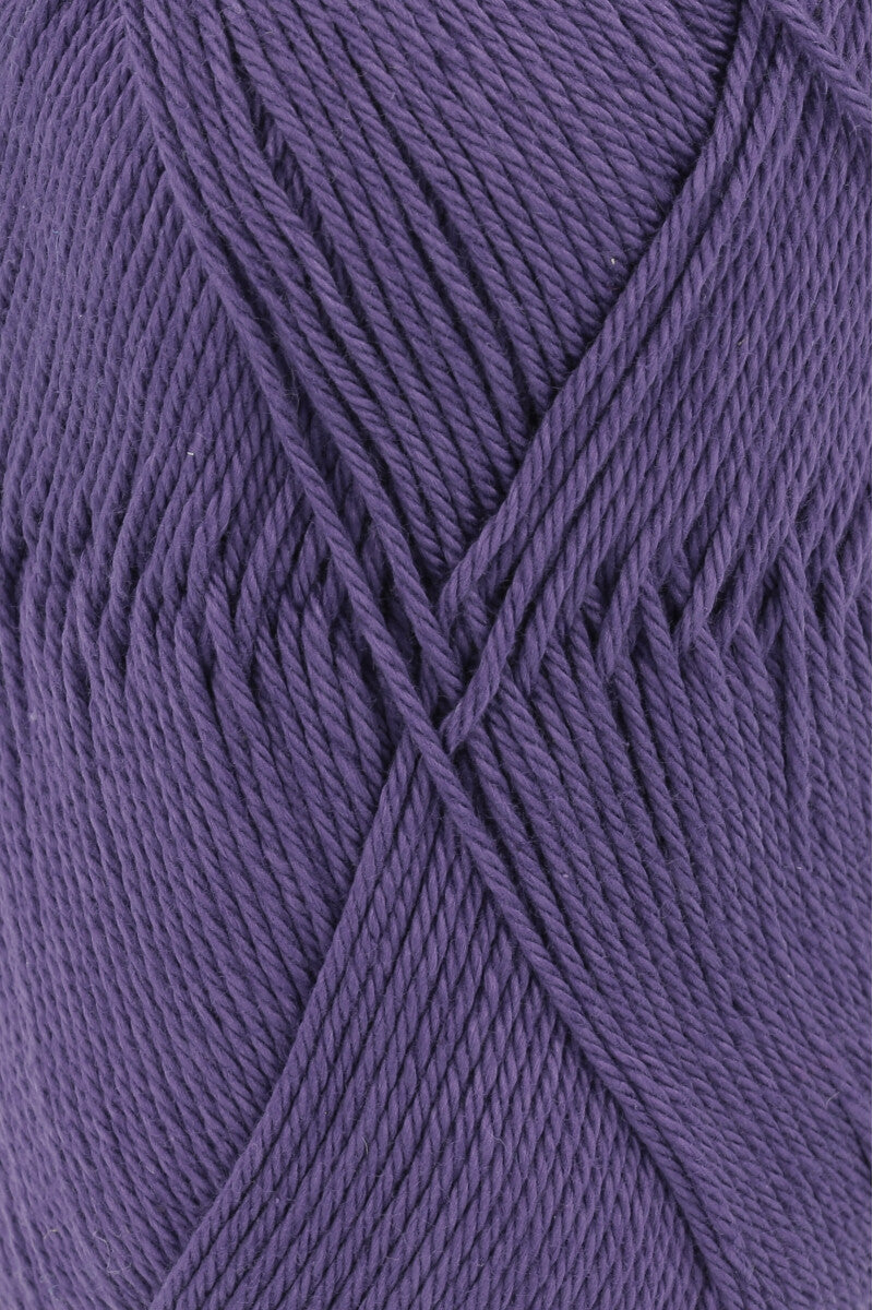 Lang Yarns Quattro – 50g / 120m – Lilac (0046) – detail