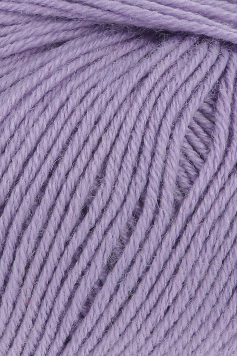Lang Yarns Atlantis – 50g / 135m – Light Lavender (0045) – detail