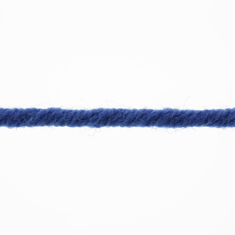 Lang Yarns Merino 70 – 50g / 70m – Deep Blue (0106) – yarn texture
