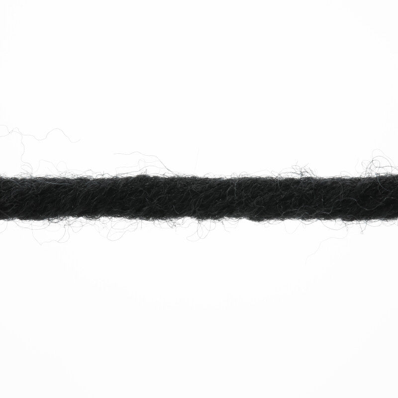 Lang Yarns Merino 50 – 100g / 90m – Black (0004) – yarn texture