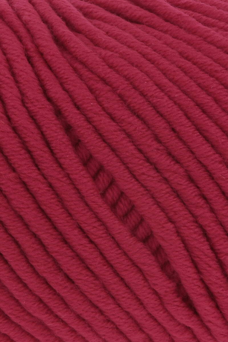 Lang Yarns Merino 50 – 100g / 90m – Geranium (0060) – detail
