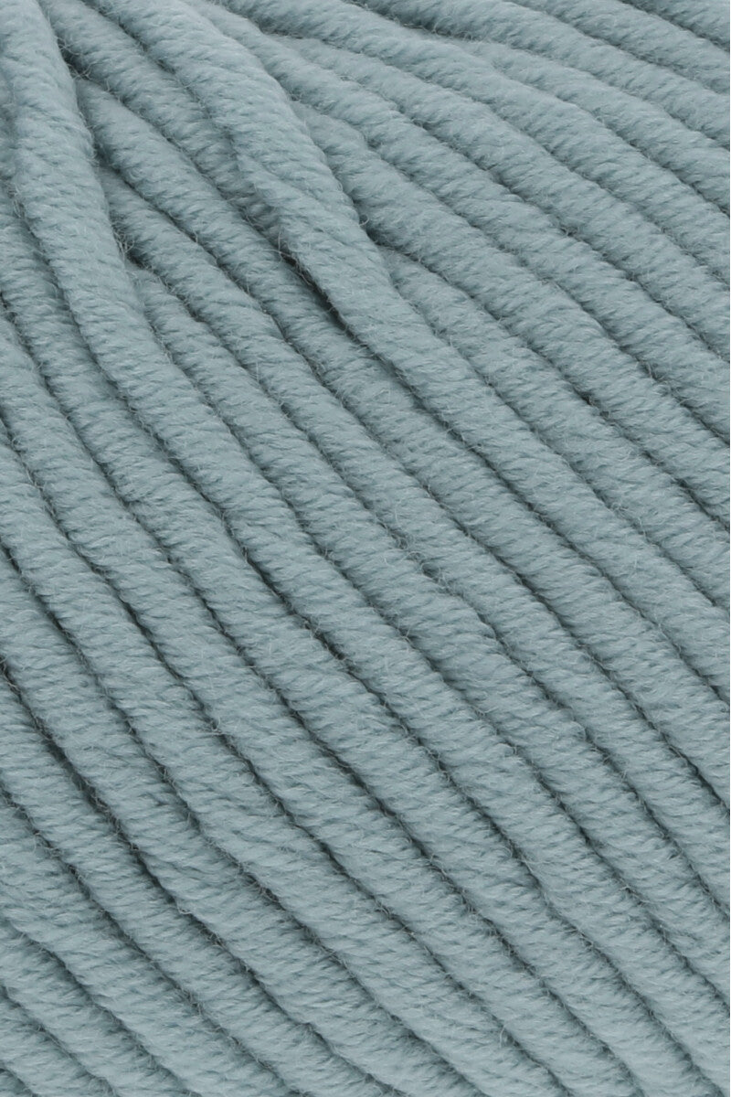 Lang Yarns Merino 50 – 100g / 90m – Dark Mint (0072) – detail