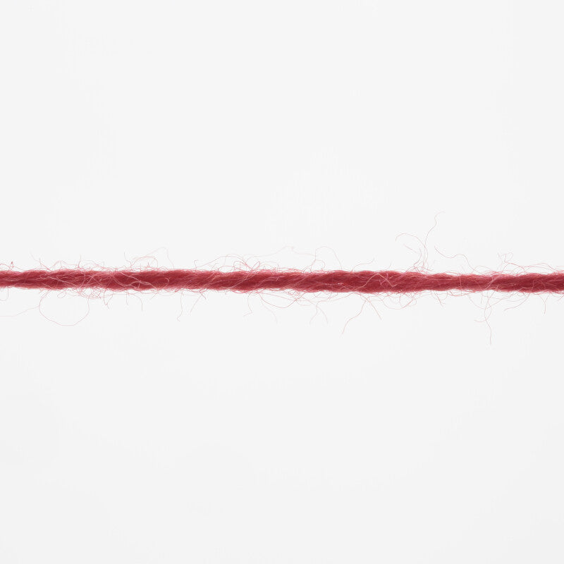 Lang Yarns Merino 400 Lace – 25g / 200m – Red Mélange (0061) – yarn texture