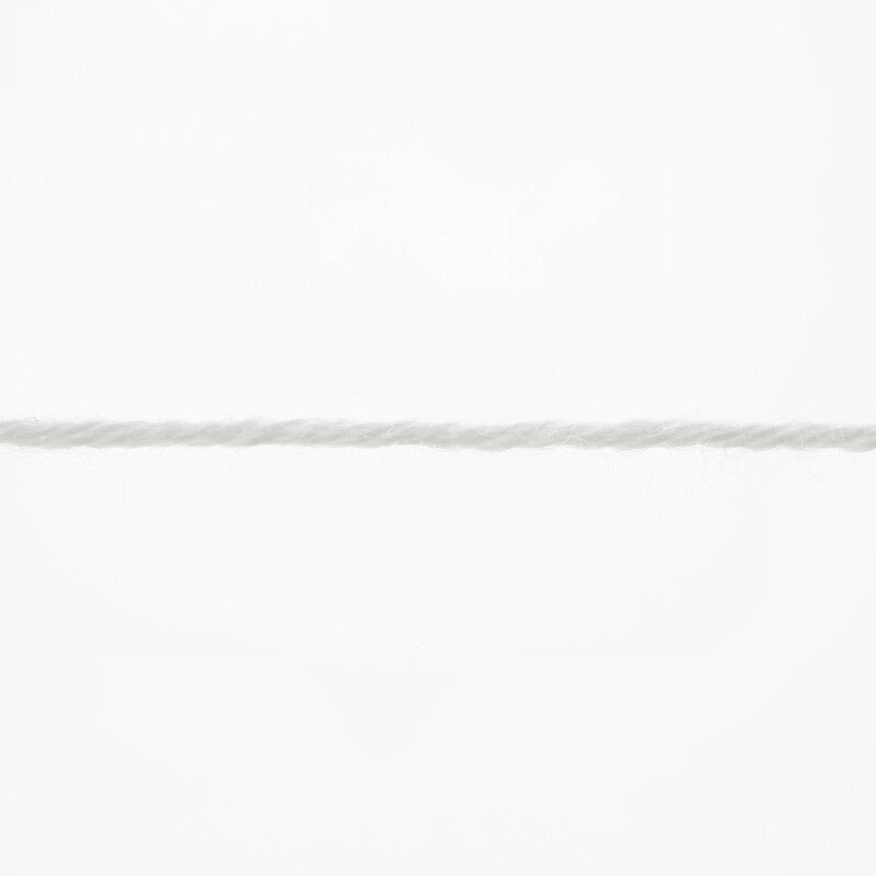 Lang Yarns Merino 400 Lace – 25g / 200m – Offwhite (0094) – yarn texture