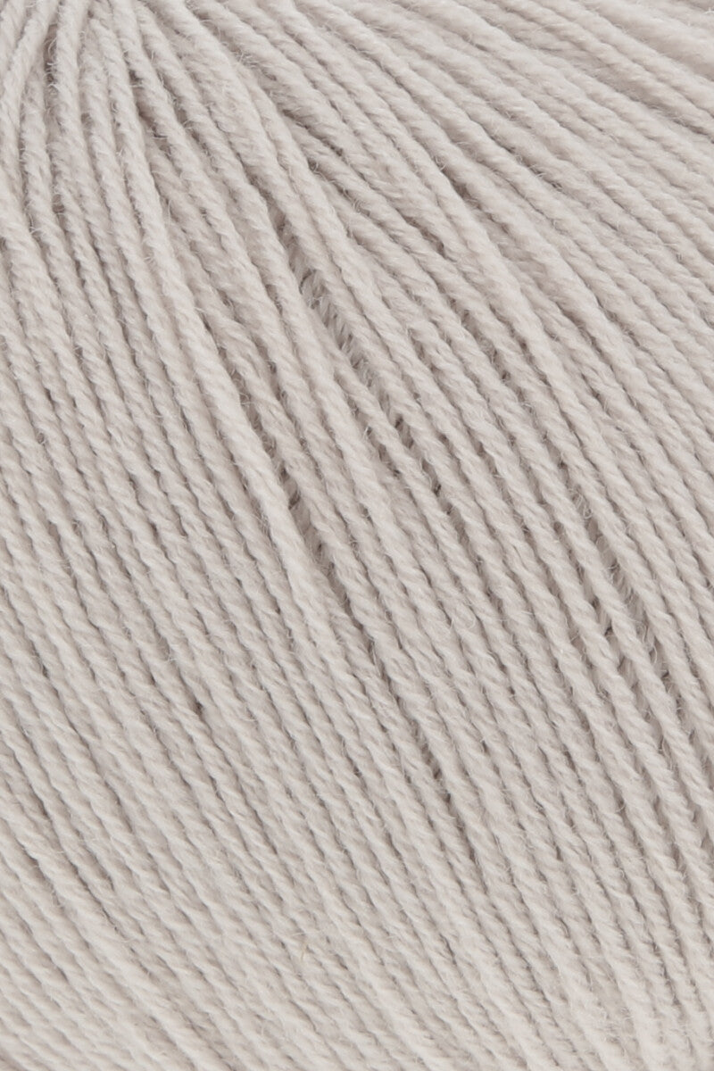 Lang Yarns Merino 400 Lace – 25g / 200m – Sand (0096) – detail