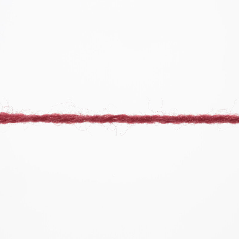 Lang Yarns Merino 400 Lace – 25g / 200m – Wine (0361) – yarn texture