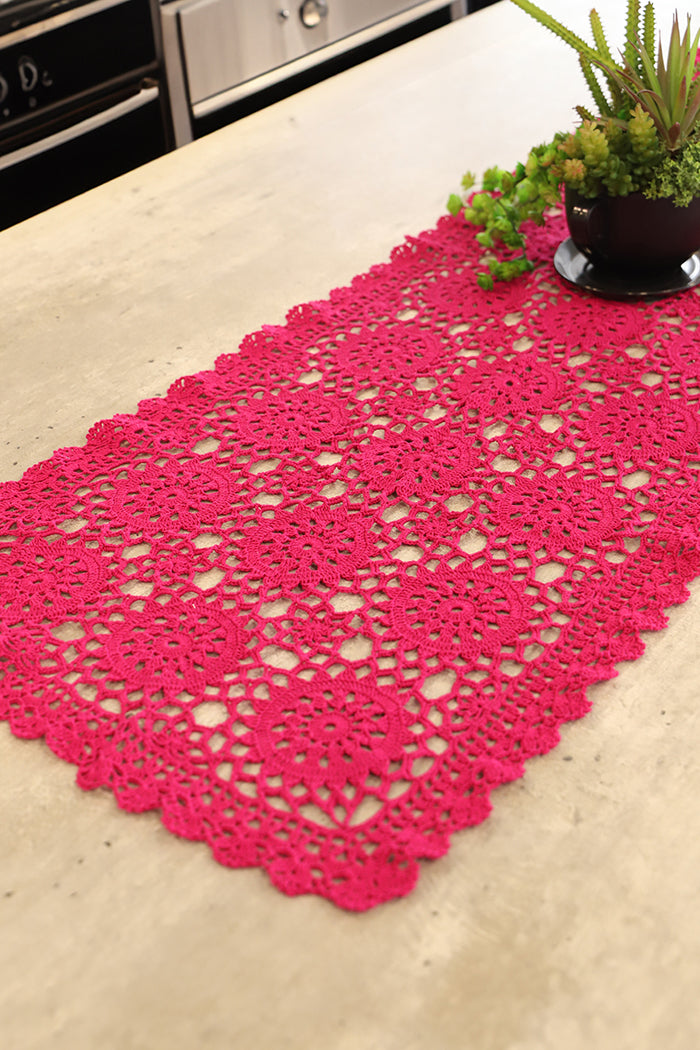 Circulo ANNE - 100% mercerized Cotton Yarn, 500m / 147g - Pink crocheted table runner on a kitchen counter with a plant.