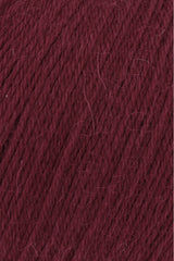Lang Yarns Alpaca Soxx 4-ply Yarn, 390m / 100g – Burgundy (0062), yarn texture