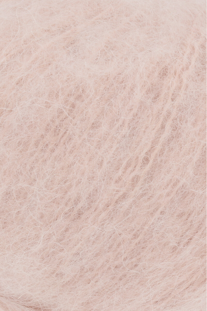 Lang Yarns Suri Alpaca – 25g / 100m – Salmon (0028) – detail