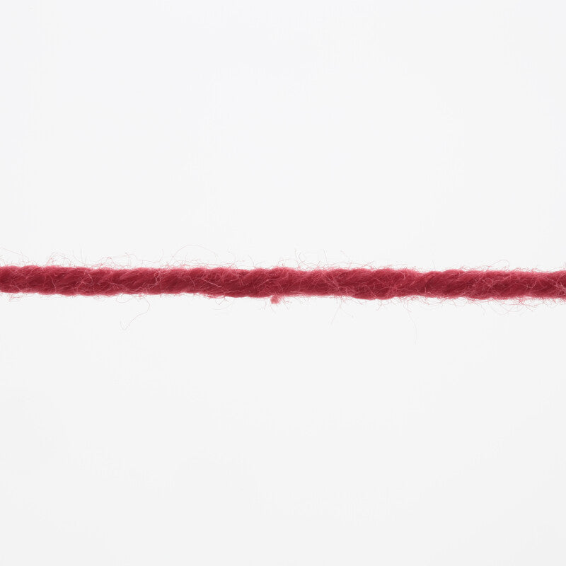 Lang Yarns Oceania – 50g / 140m – Red (0060) – yarn texture