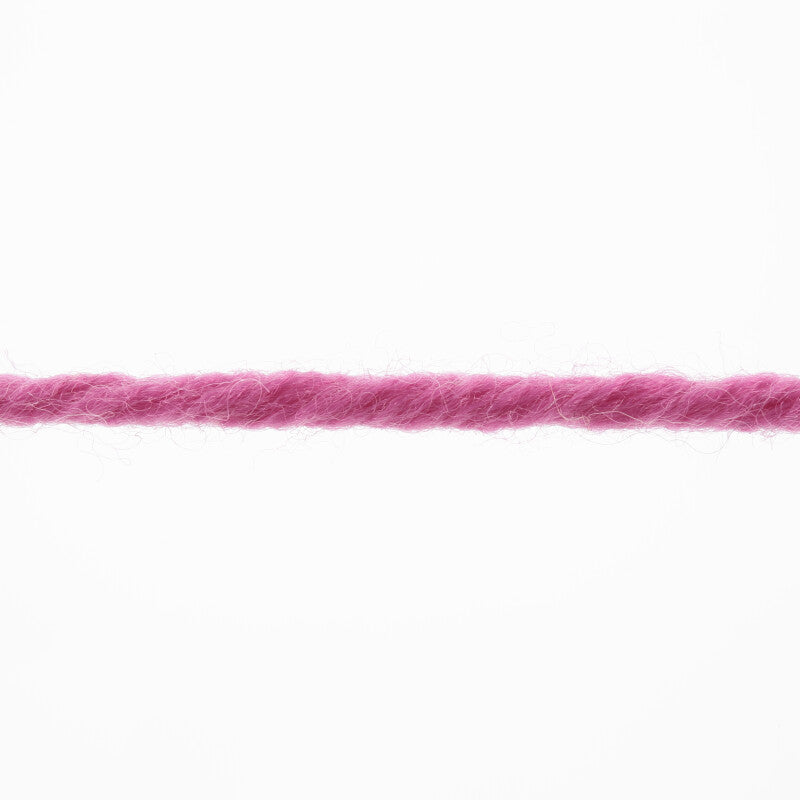 Lang Yarns Merino+ – 50g / 90m – Pink (0185) – yarn texture