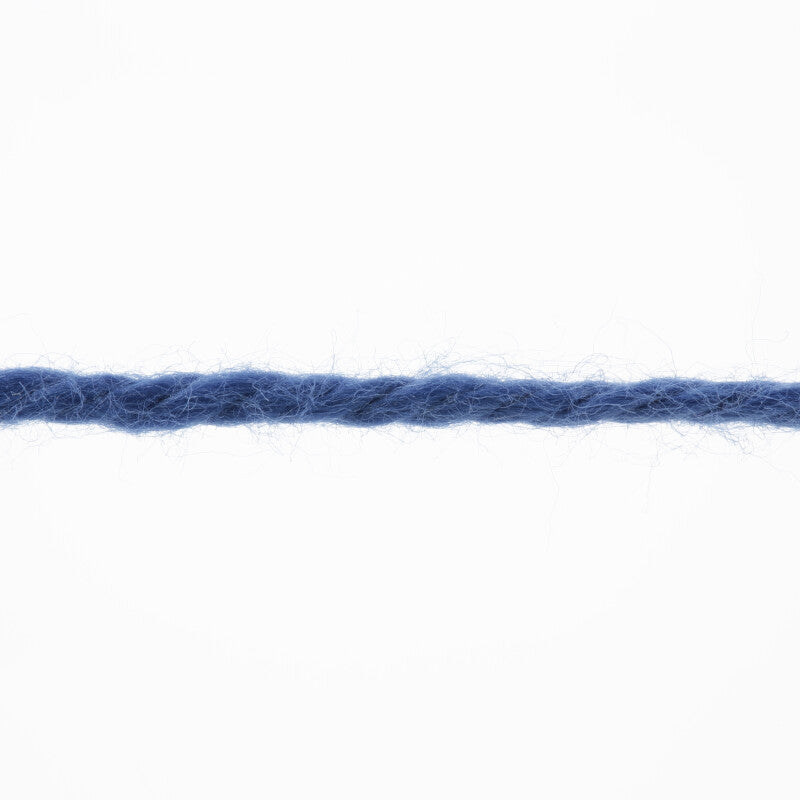 Lang Yarns Tissa – 50g / 80m – Royal (0006) – yarn texture