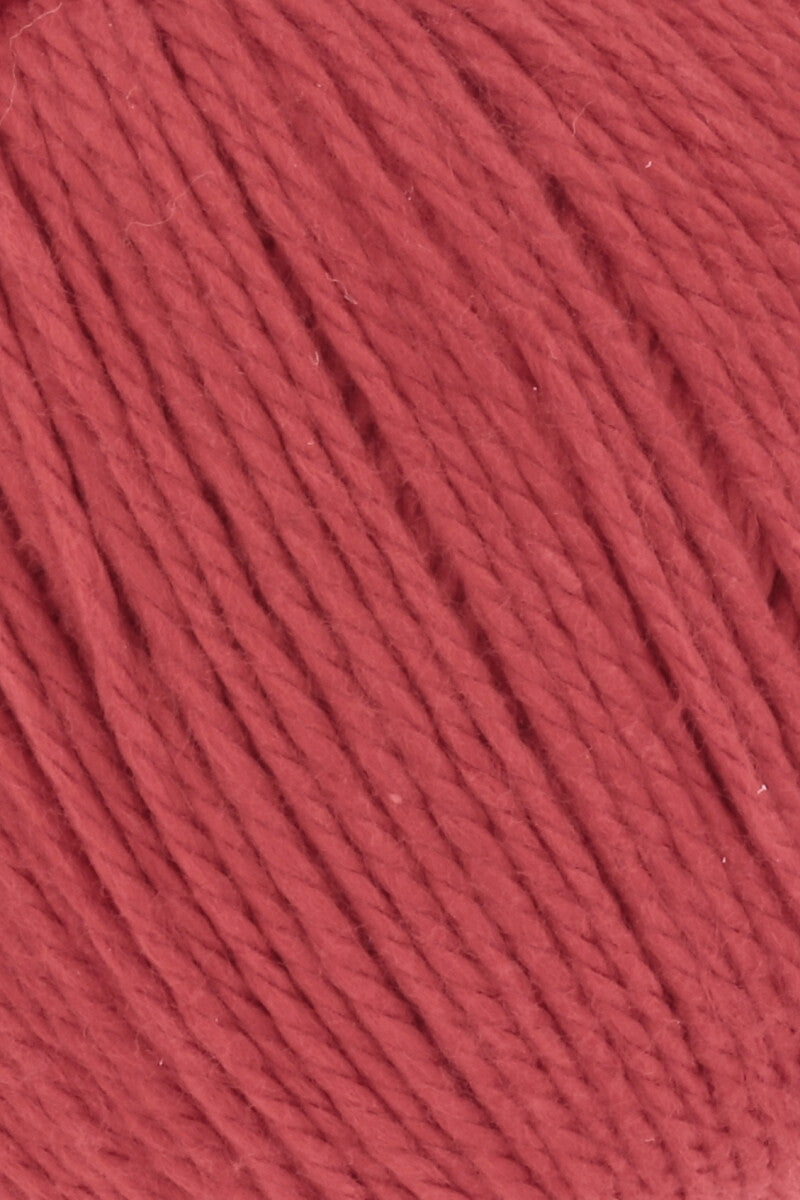 Lang Yarns Tissa – 50g / 80m – Red (0061) – detail