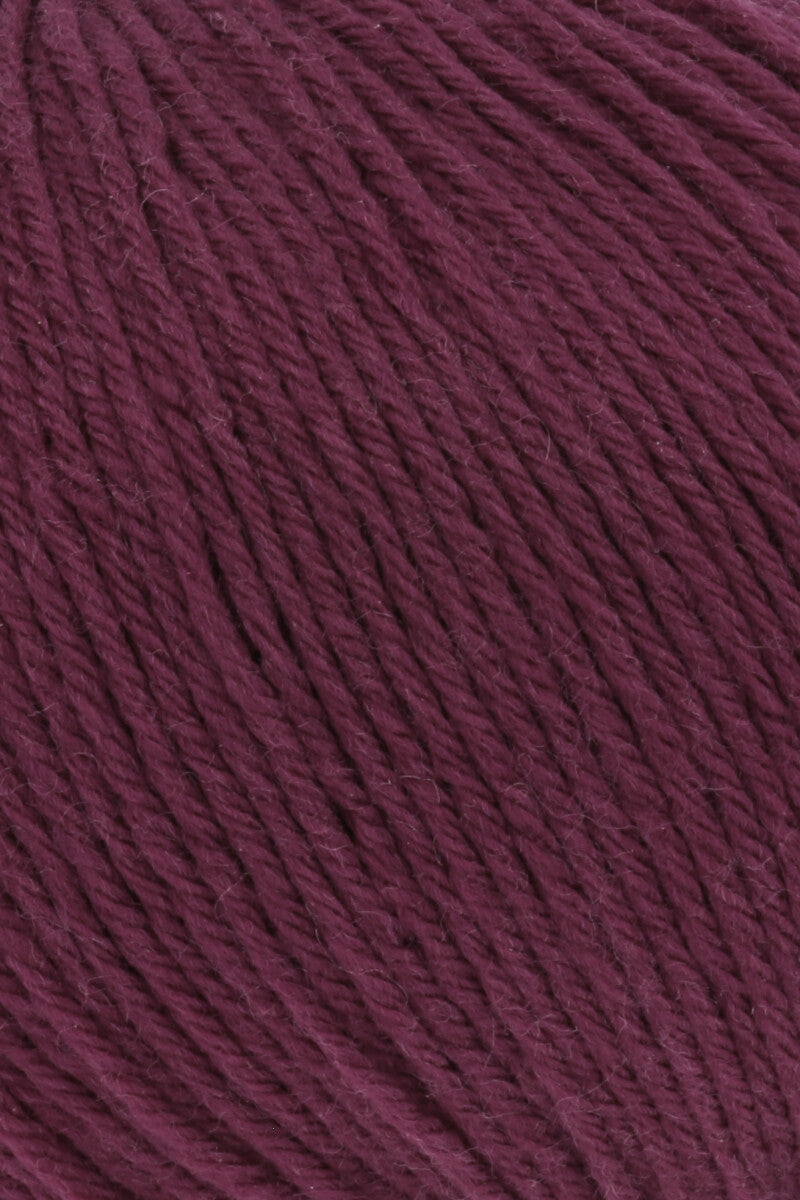 Lang Yarns Merino 200 Bébé Yarn, 203m / 50g – Berry (0366), yarn texture