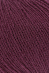 Lang Yarns Merino 200 Bébé Yarn, 203m / 50g – Berry (0366), yarn texture