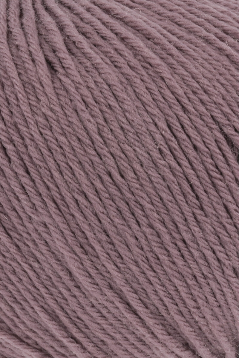 Lang Yarns Merino 200 Bébé Yarn, 203m / 50g – Dusky Pink (0448), yarn texture