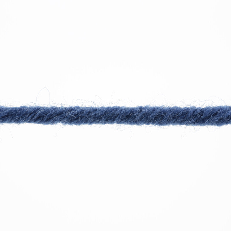 Lang Yarns Merino 70 – 50g / 70m – Royal (0006) – yarn texture