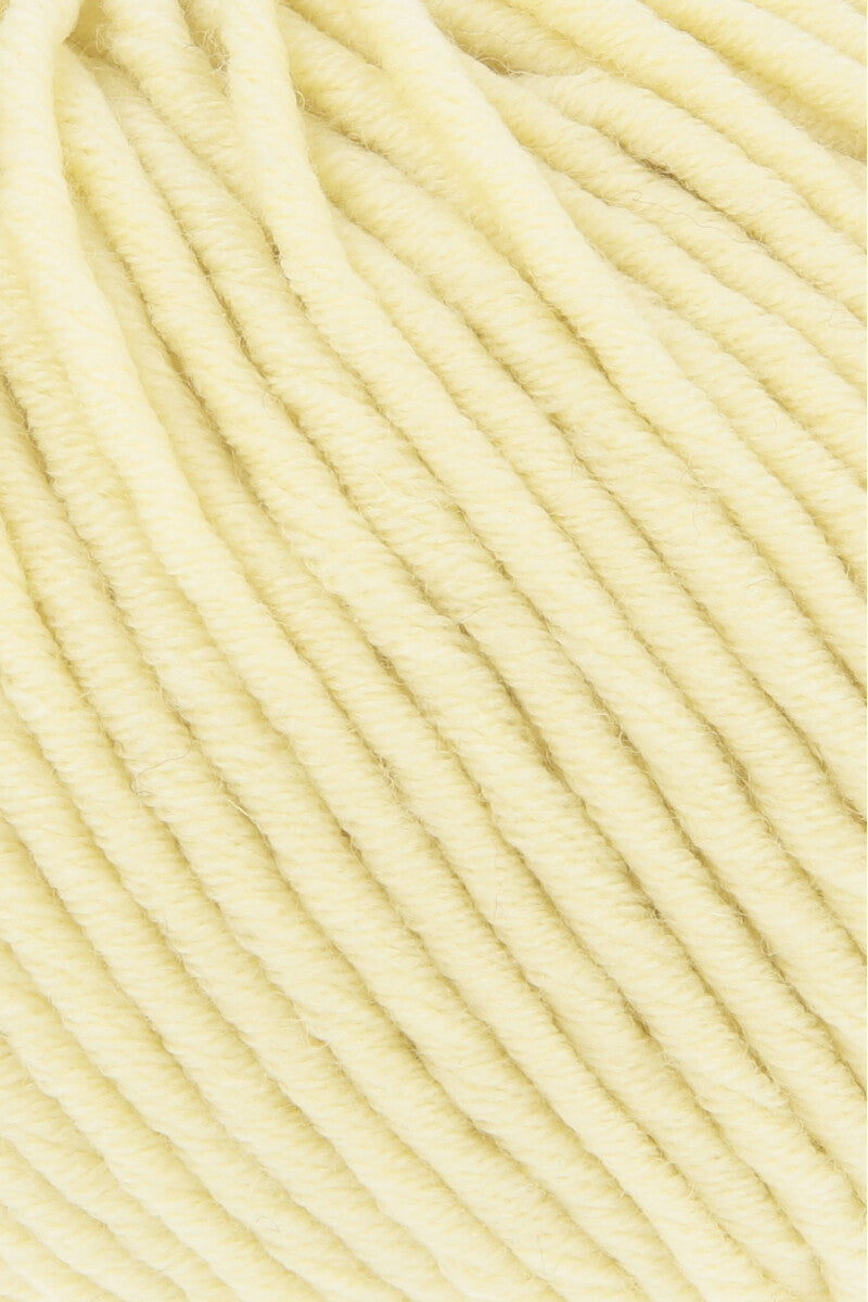 Lang Yarns Merino 50 – 100g / 90m – Baby Yellow (0012) – detail