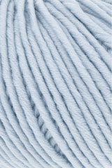 Lang Yarns Merino 50 – 100g / 90m – Baby Blue (0220) – detail