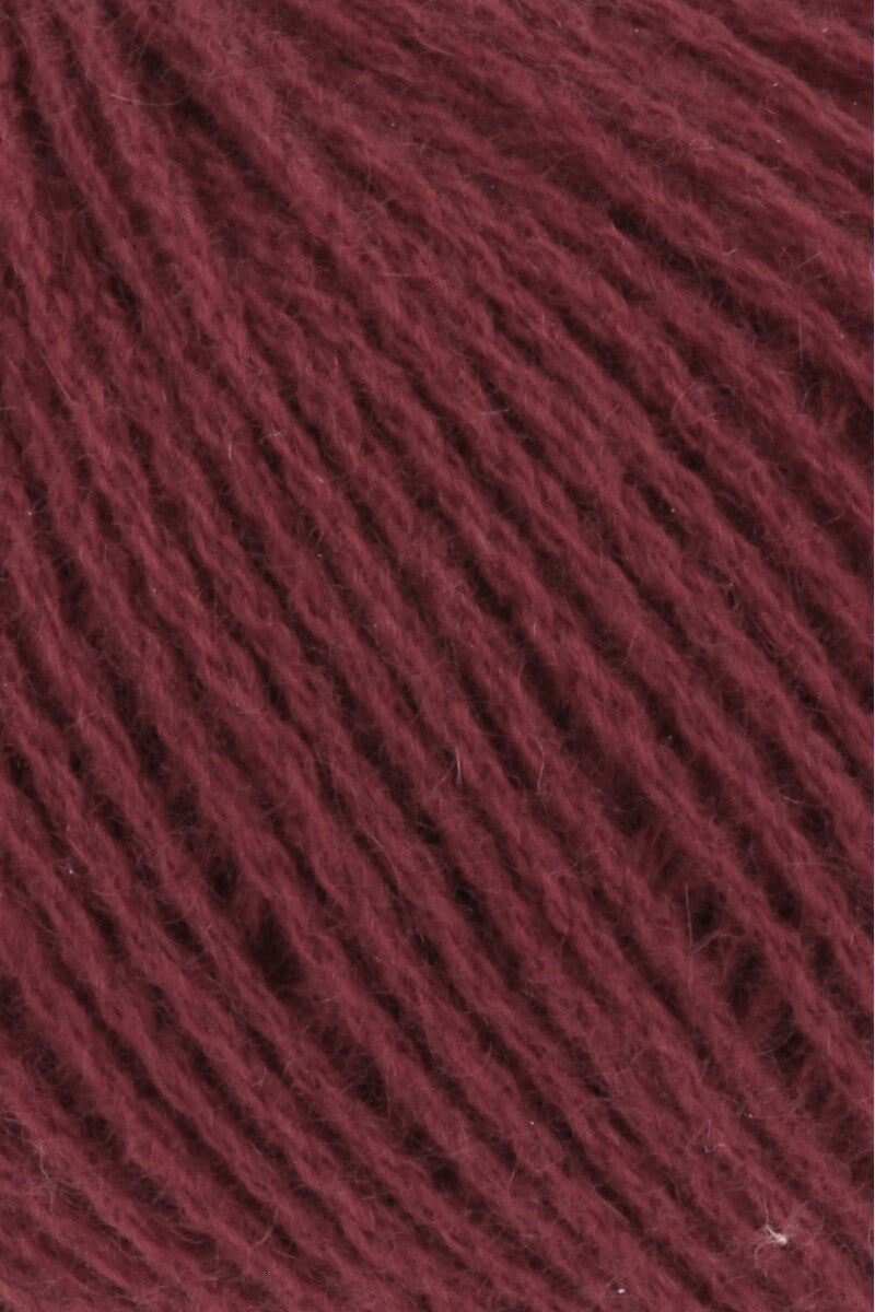 Lang Yarns Cashmere Premium Yarn, 115m / 25g – Bordeaux Mélange (0064), yarn texture