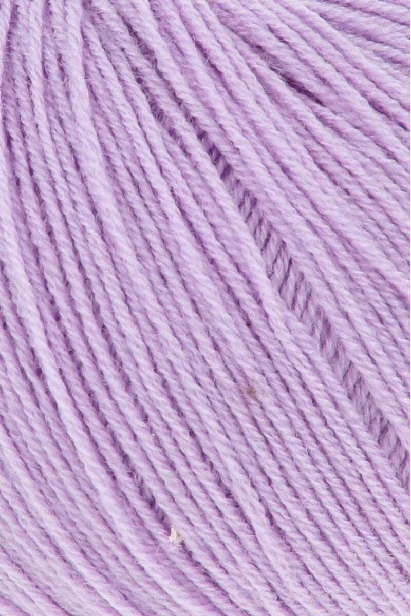 Lang Yarns Merino 400 Lace – 25g / 200m – Mauve (0045) – detail