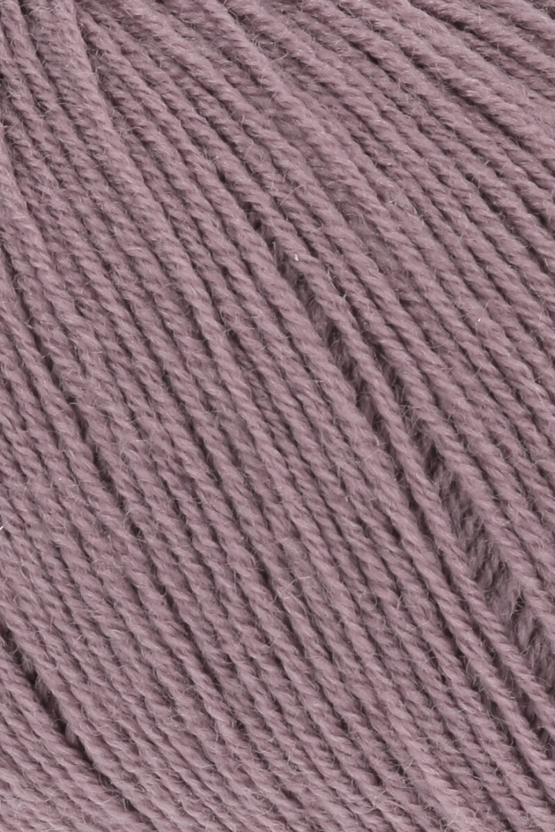 Lang Yarns Merino 400 Lace – 25g / 200m – Dusky Pink (0048) – detail