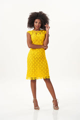 Circulo ANNE - 100% mercerized Cotton Yarn, 500m / 147g - Woman wearing a yellow lace dress on a white background